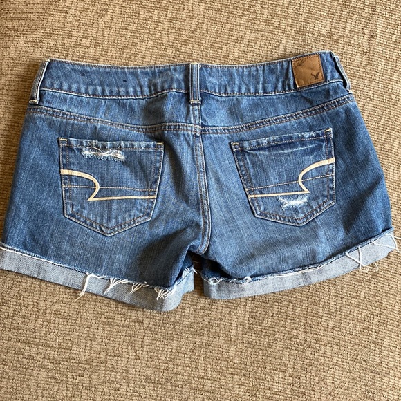 AE Shorts - Picture 2 of 3
